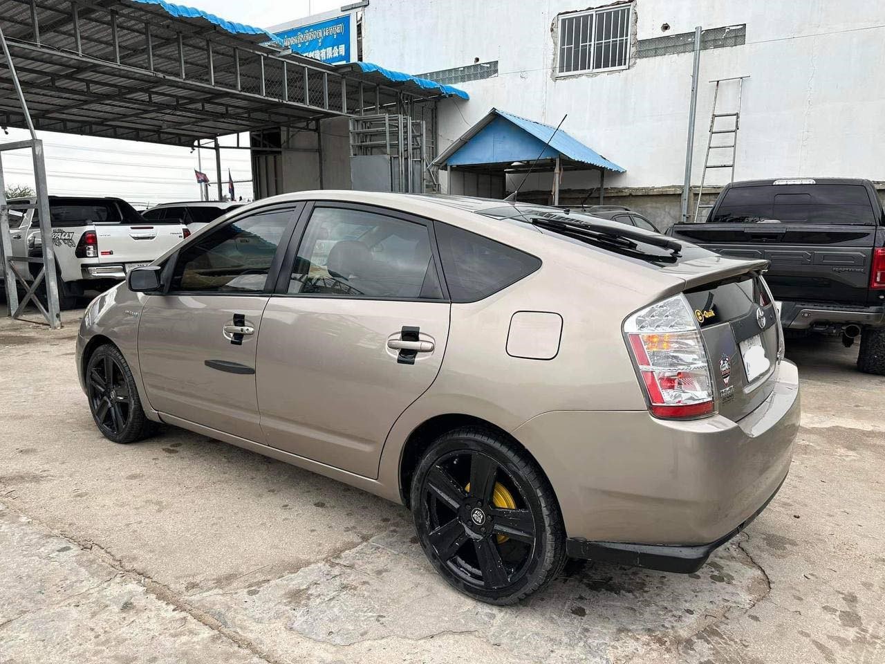 Prius 06 full (ស្លាក់លេខ)