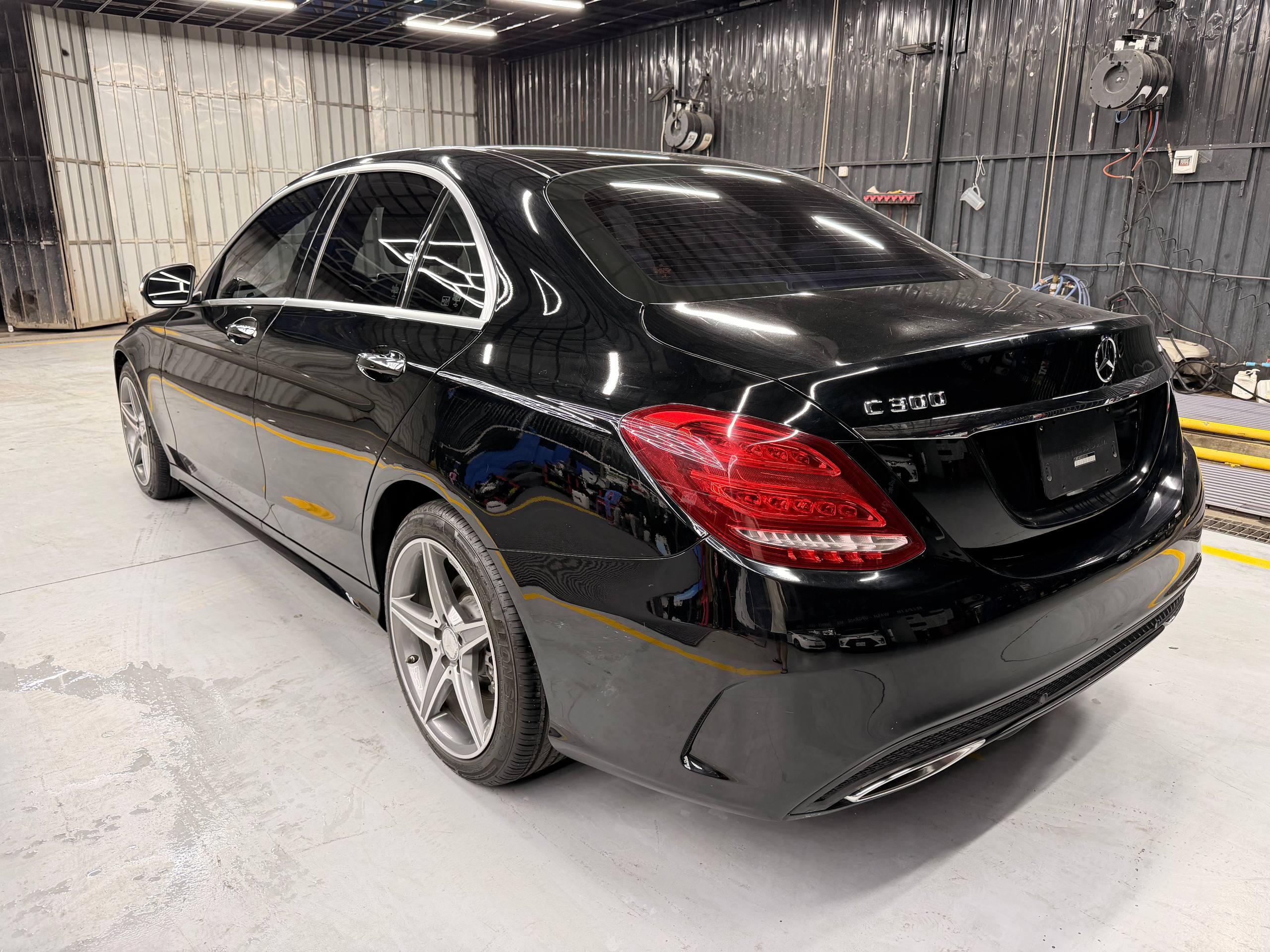 Mercedes-BenzC300