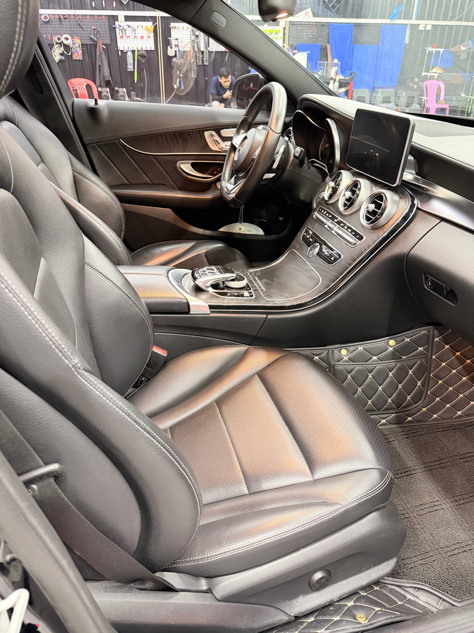 Mercedes-BenzC300