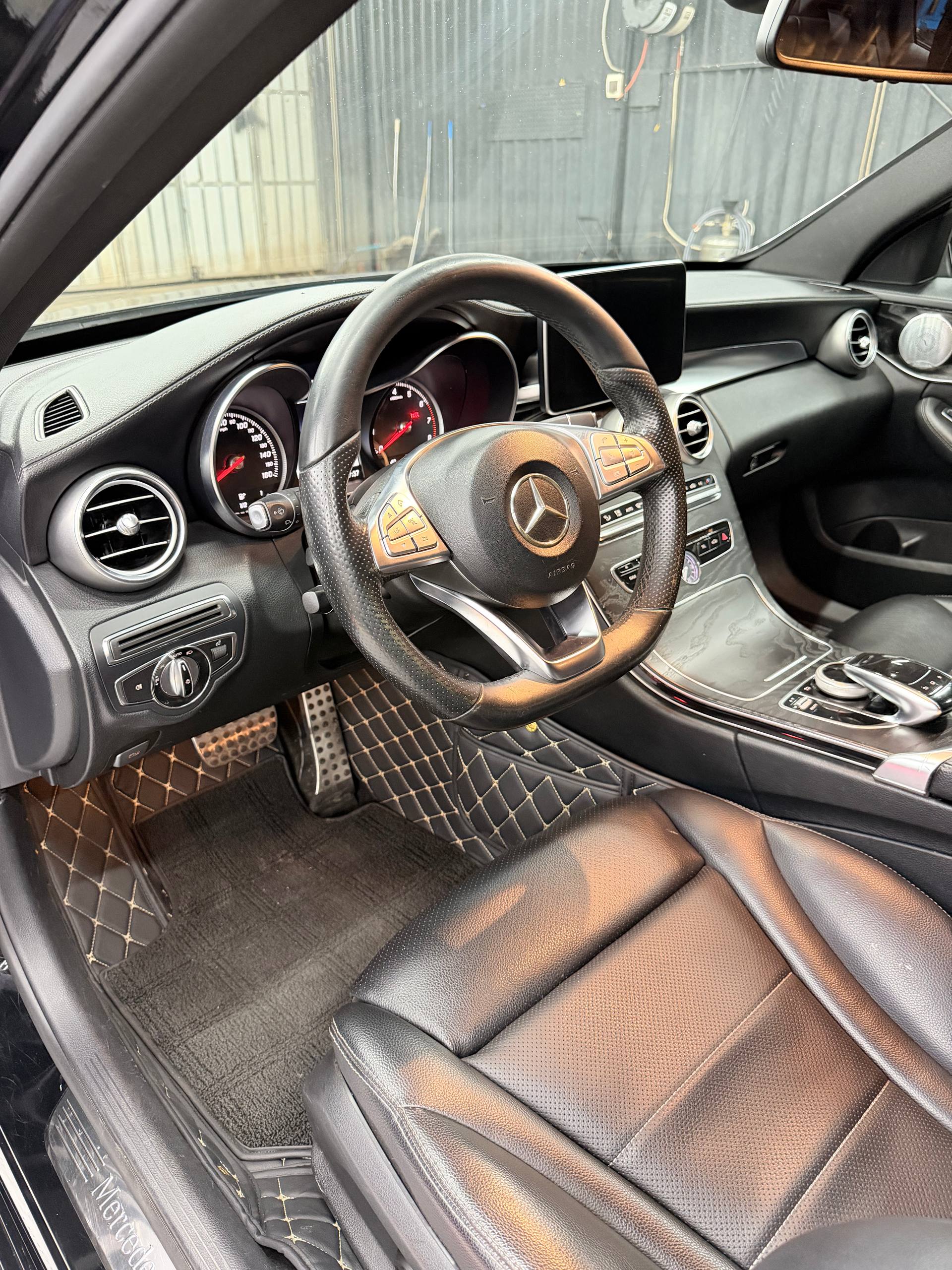 Mercedes-BenzC300