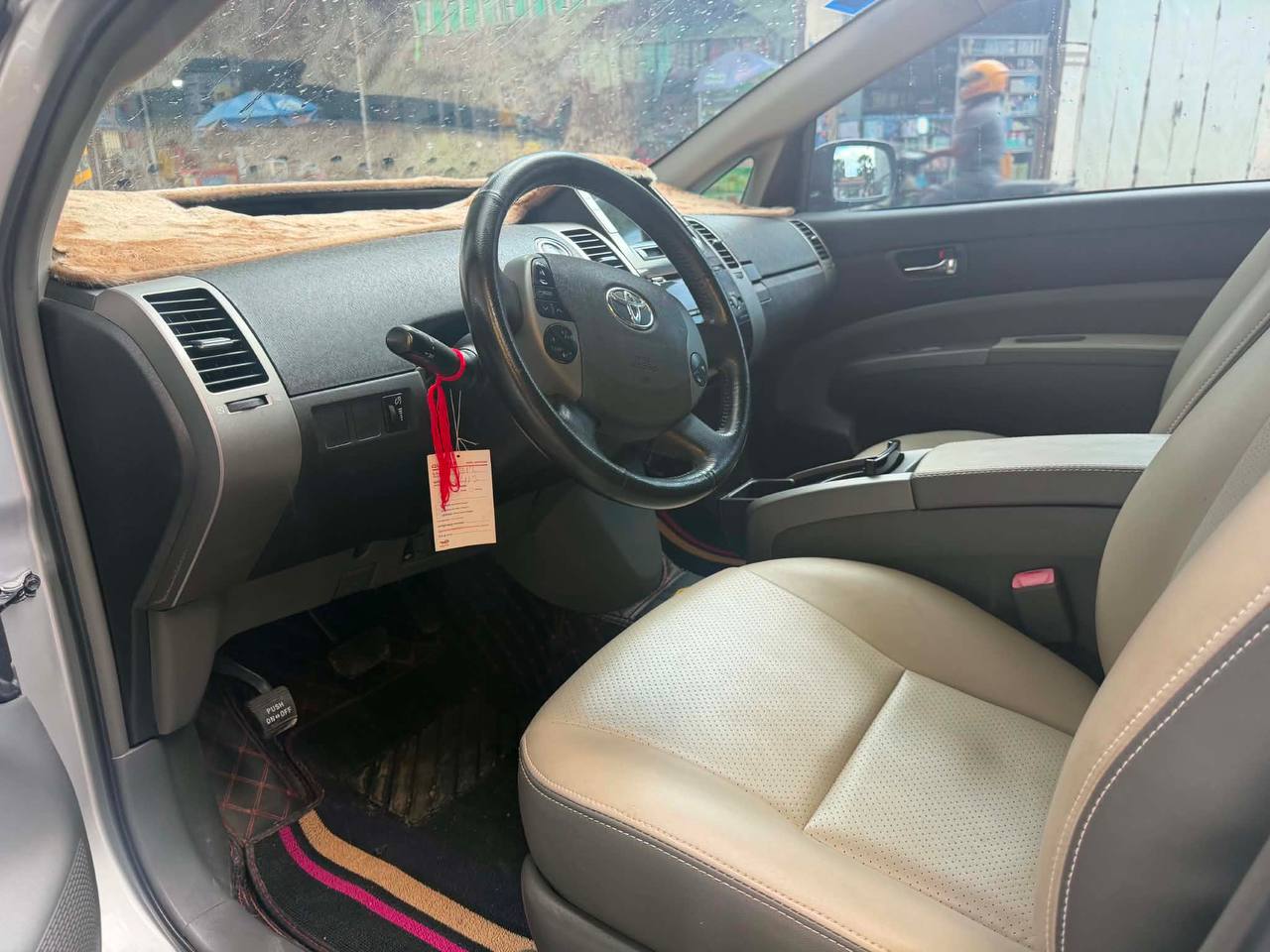 Prius 07 12500$