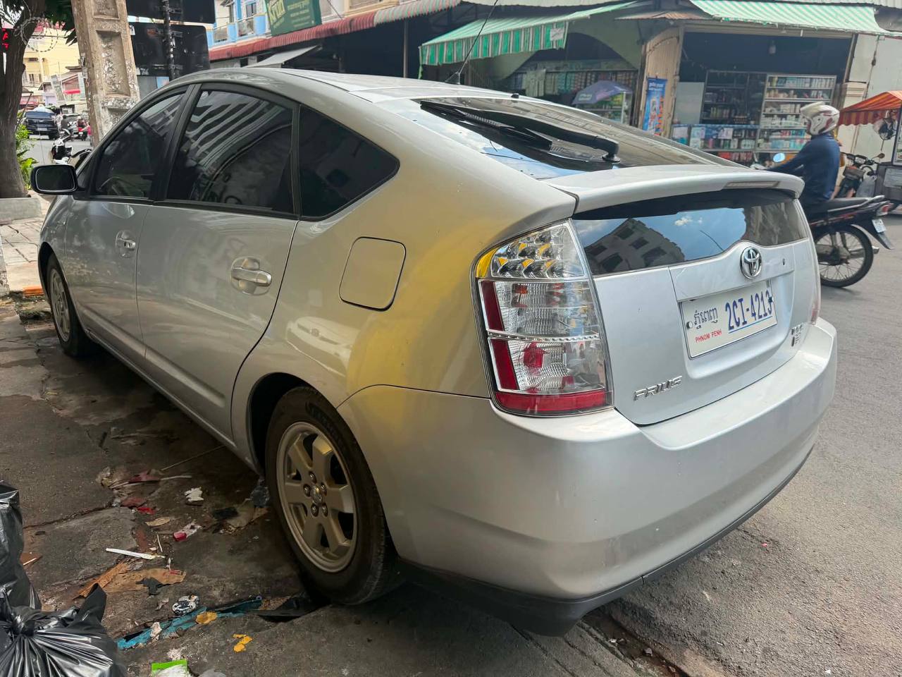 Prius 07 12500$